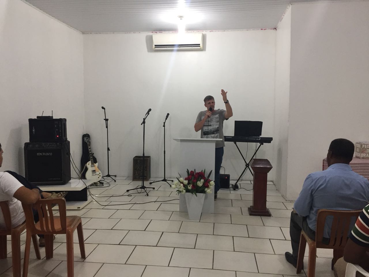 I met a Baptist pastor the last time I visited Humaita. He insisted we come to church and basically turned the service over to us. He even let a gringo preach a bit!